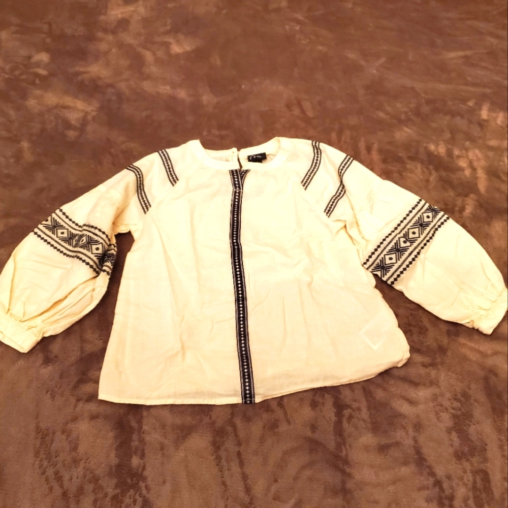 Art Class 4T embroidered top